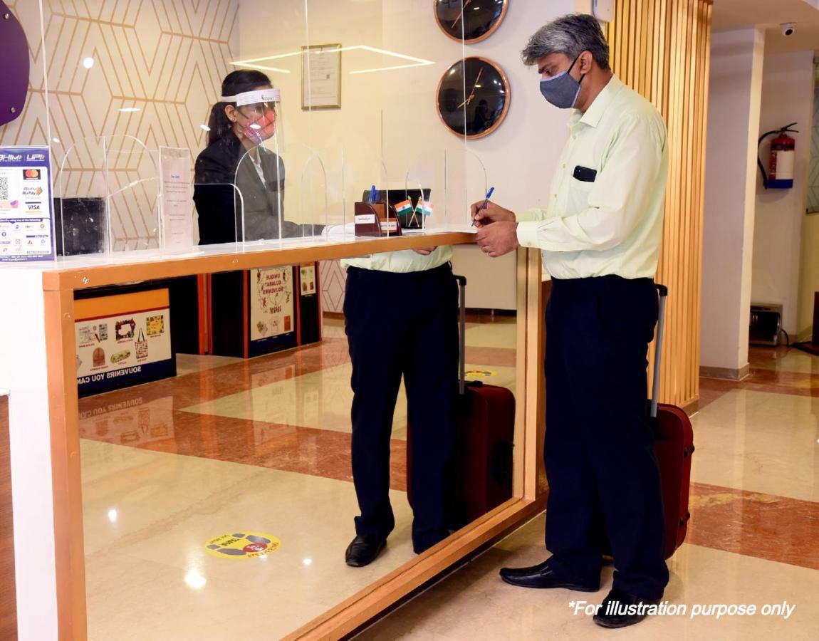 Oyo Flagship Hotel 9 Surat Esterno foto